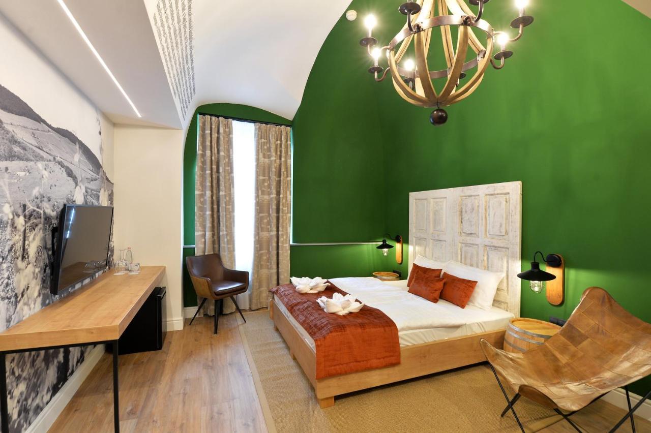 1552 Boutique Hotel 4*