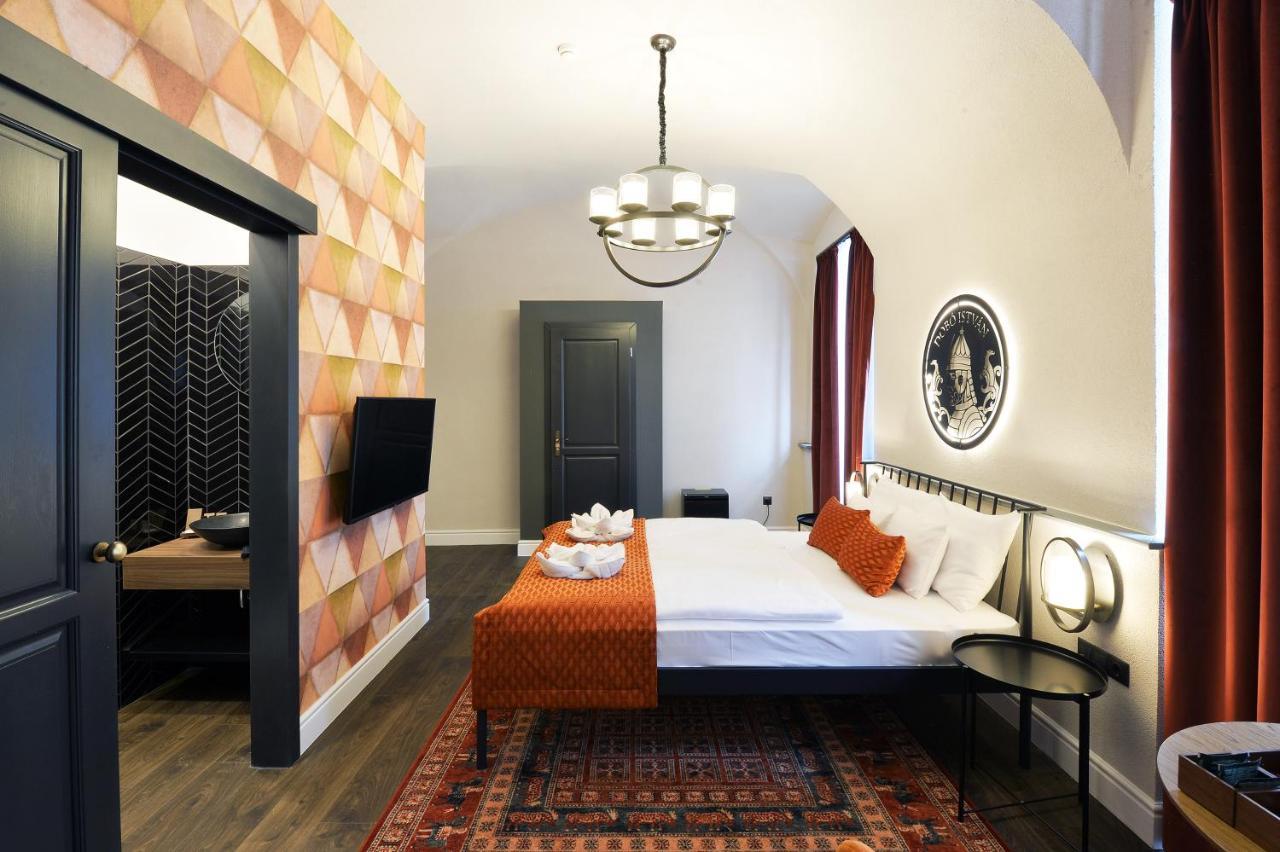 1552 Boutique Готель Еґер