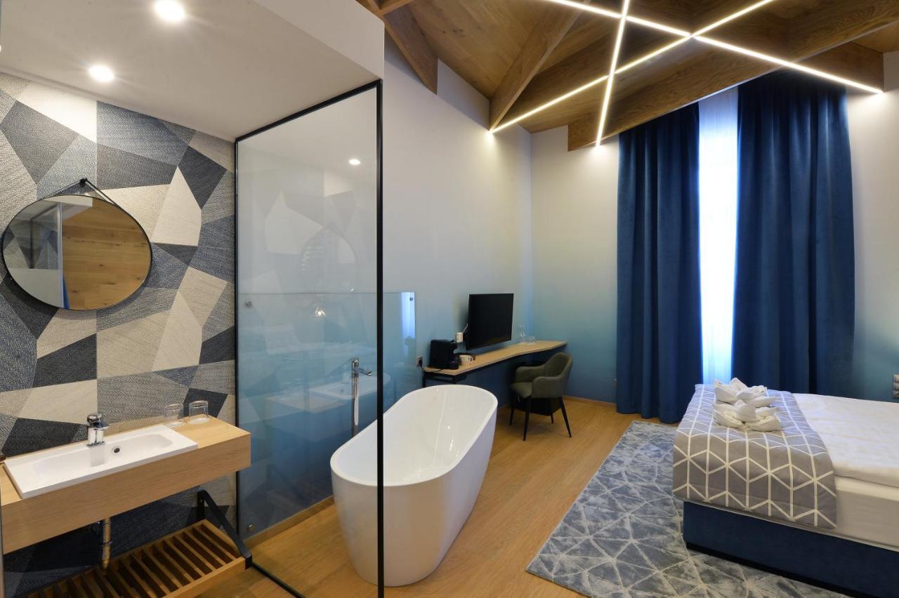 1552 Boutique Eger